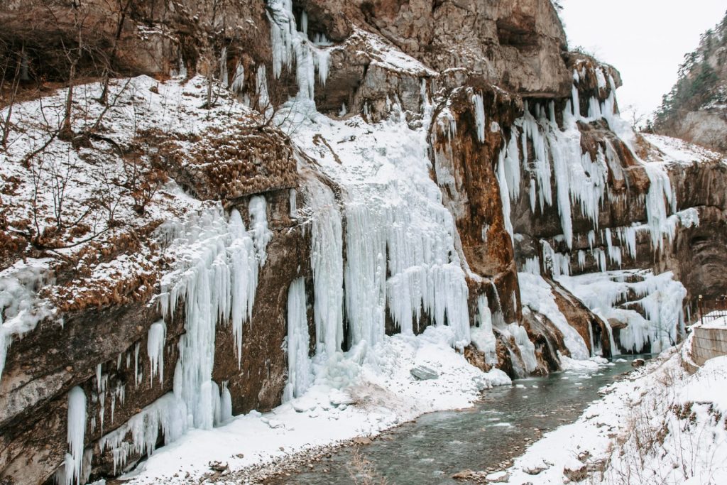 Чегемские водопады, замерзшие водопады, зимнее ущелье, кабардино-балкария, приэльбрусье