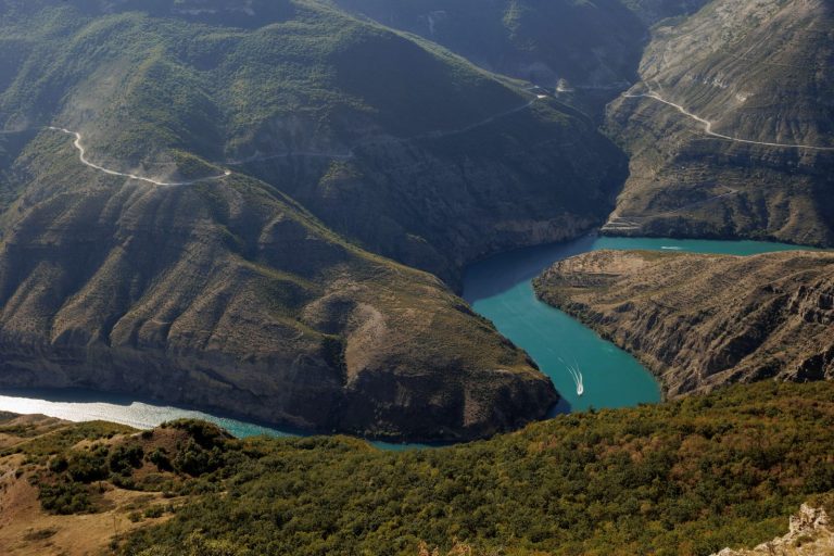 Кавказский хребет в Дагестане, горы Дагестана, республика Дагестан, туры в Дагестан, Авторский тур в Дагестан, тур в Дагестан от Inrussiatoday, Ирганайское водохранилище, Чох этно-дом